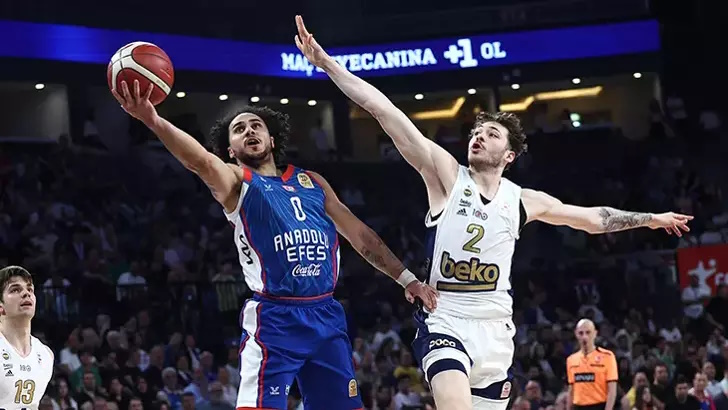 Fenerbahçe Beko, Anadolu Efes'i Büyük Bir Farkla Yendi: Play-off Final Serisinde 2-0 Öne Geçti